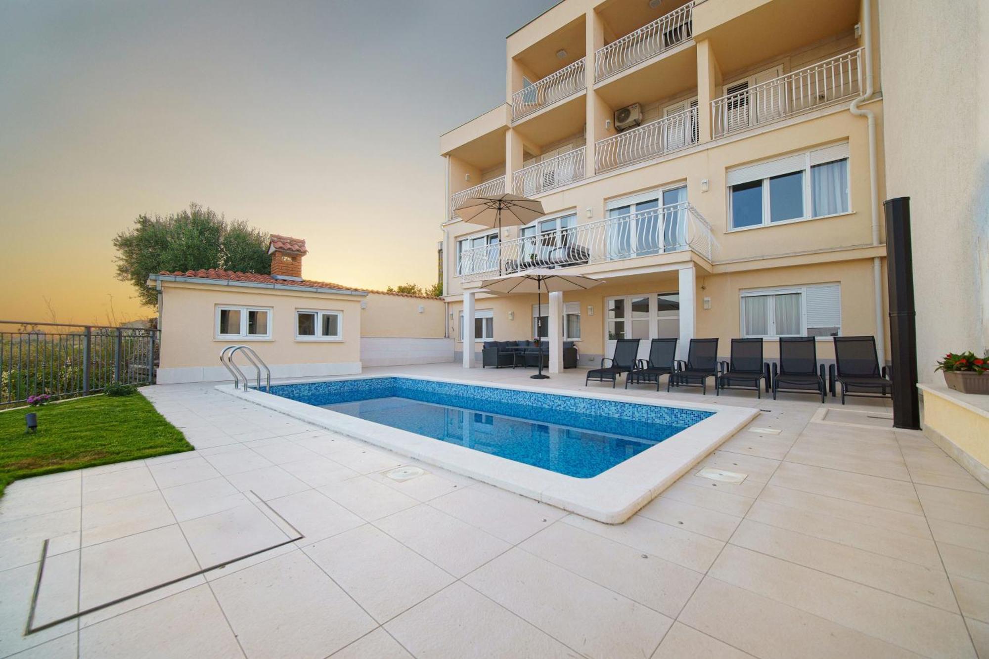Apartment L&l With Swimming Pool And Seaview *