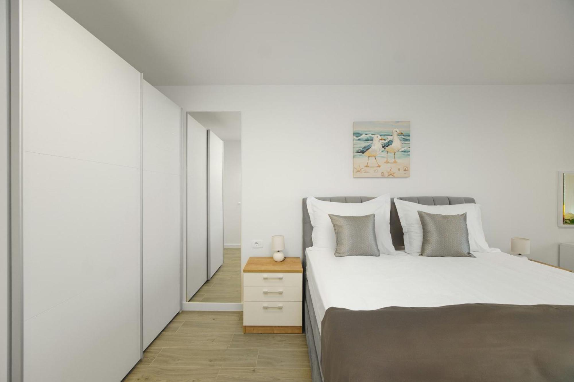 L&l With Swimming Pool And Seaview Apartment