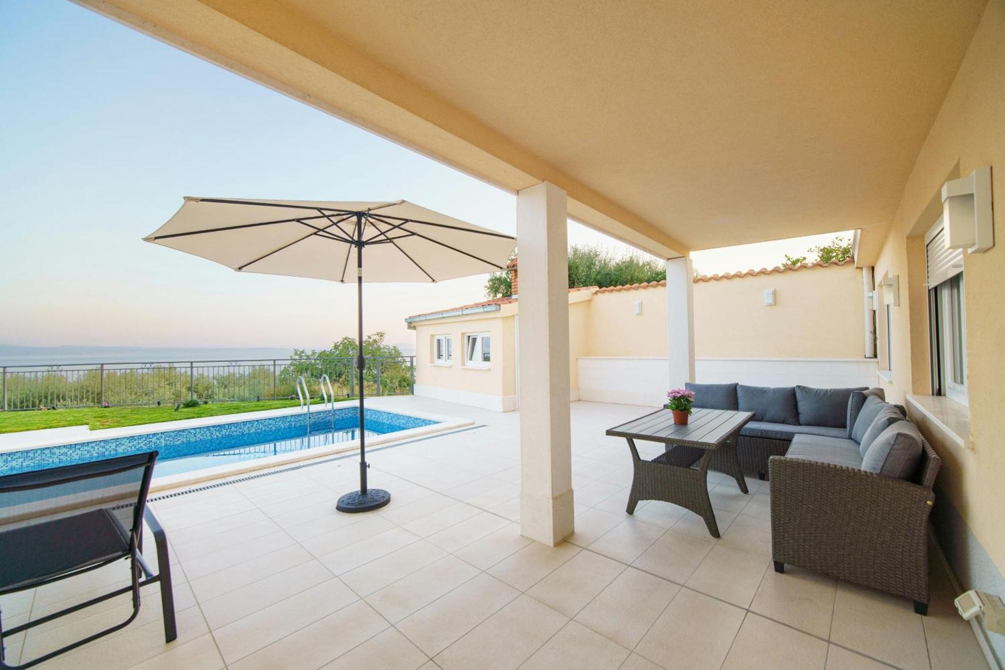 Appartement L&l With Swimming Pool And Seaview
