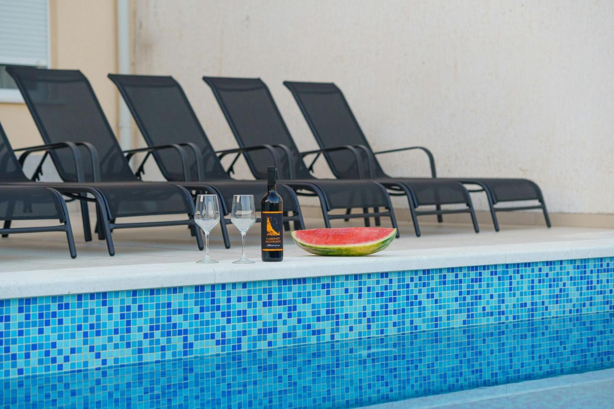 L&l With Swimming Pool And Seaview Appartement Split
