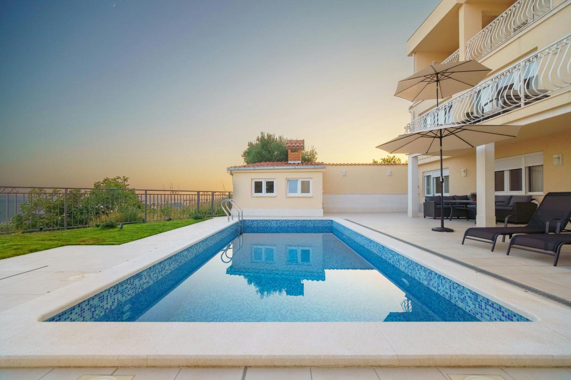 Appartement L&l With Swimming Pool And Seaview