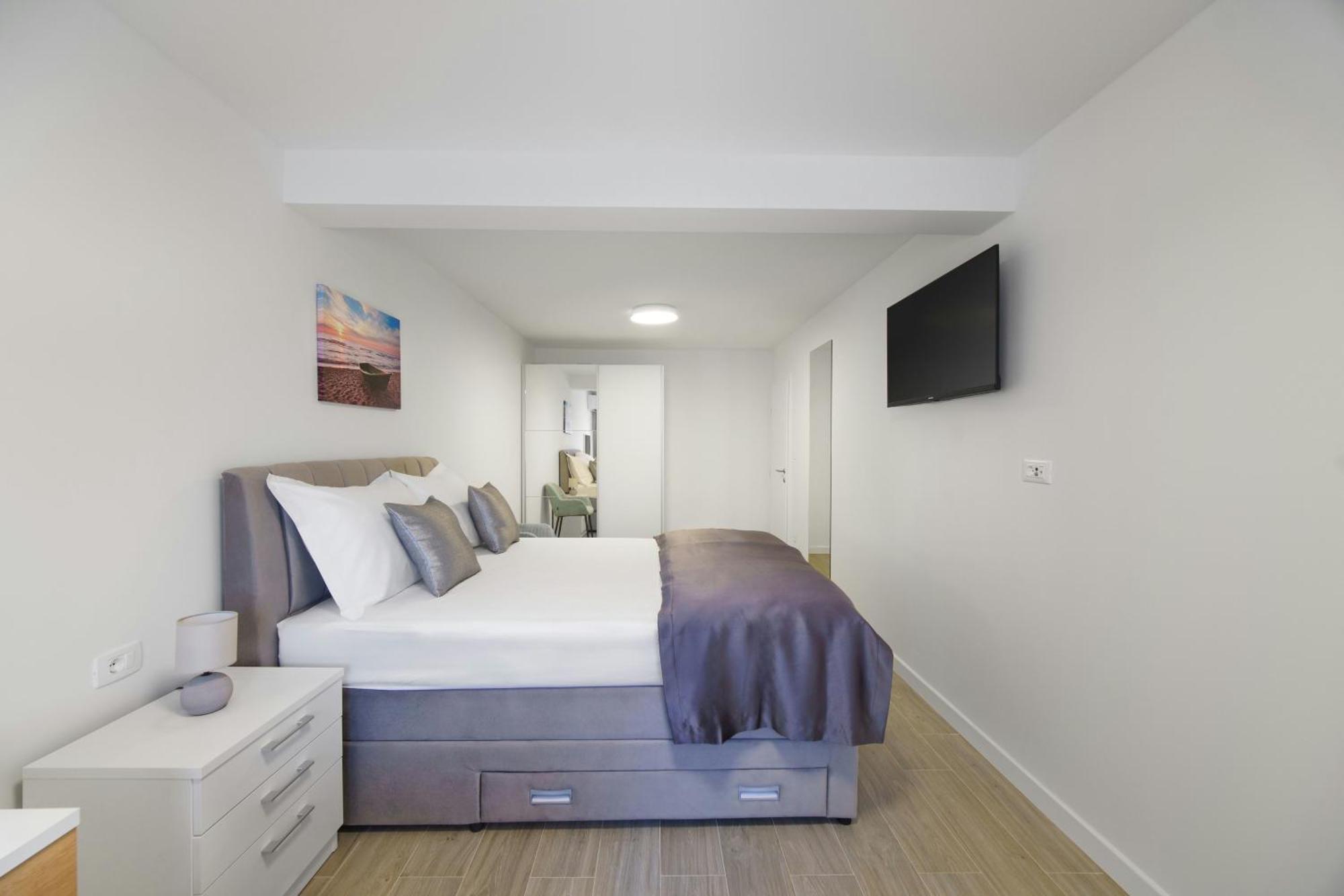 Apartment L&l With Swimming Pool And Seaview