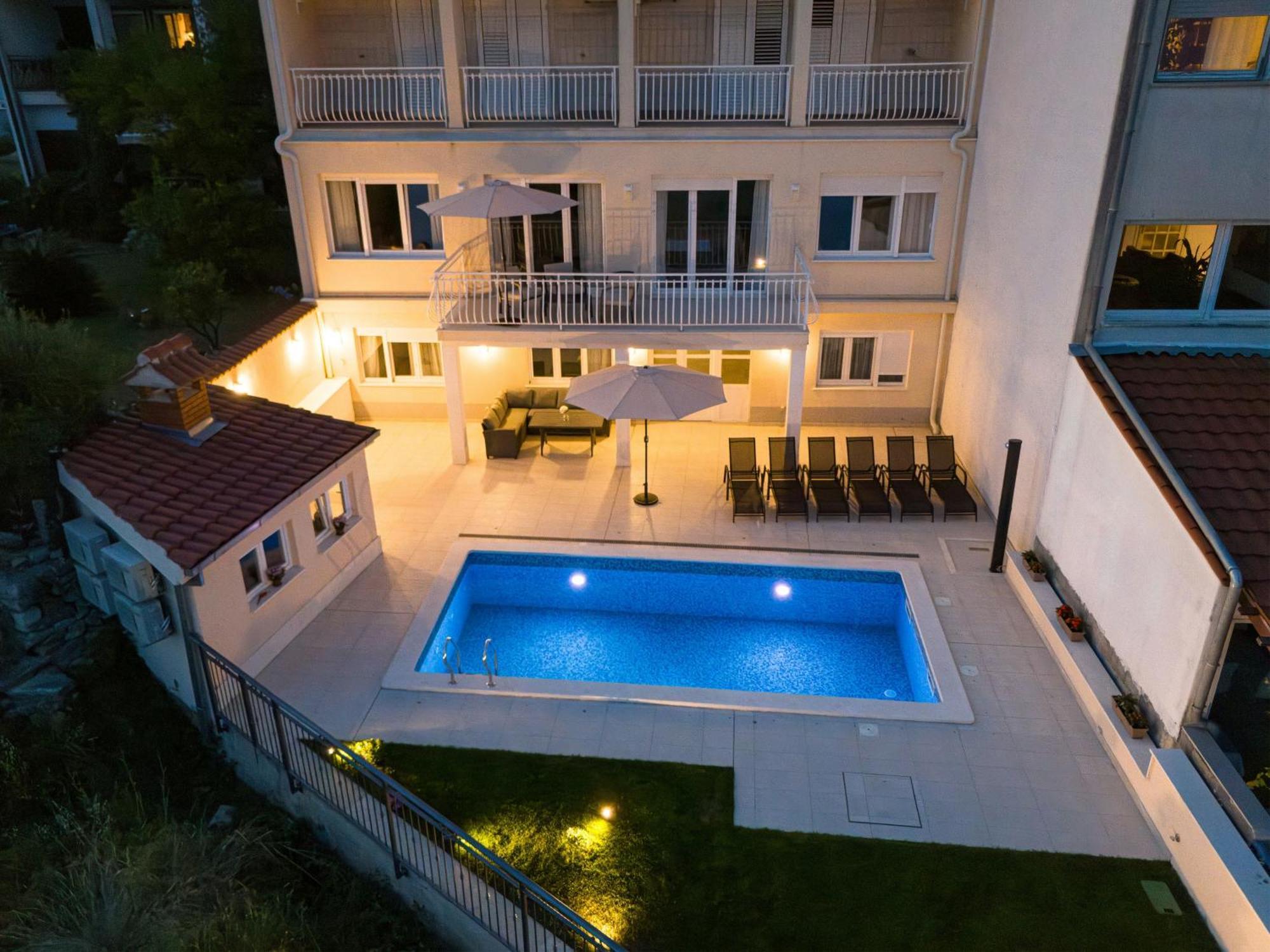 Apartment L&l With Swimming Pool And Seaview Split
