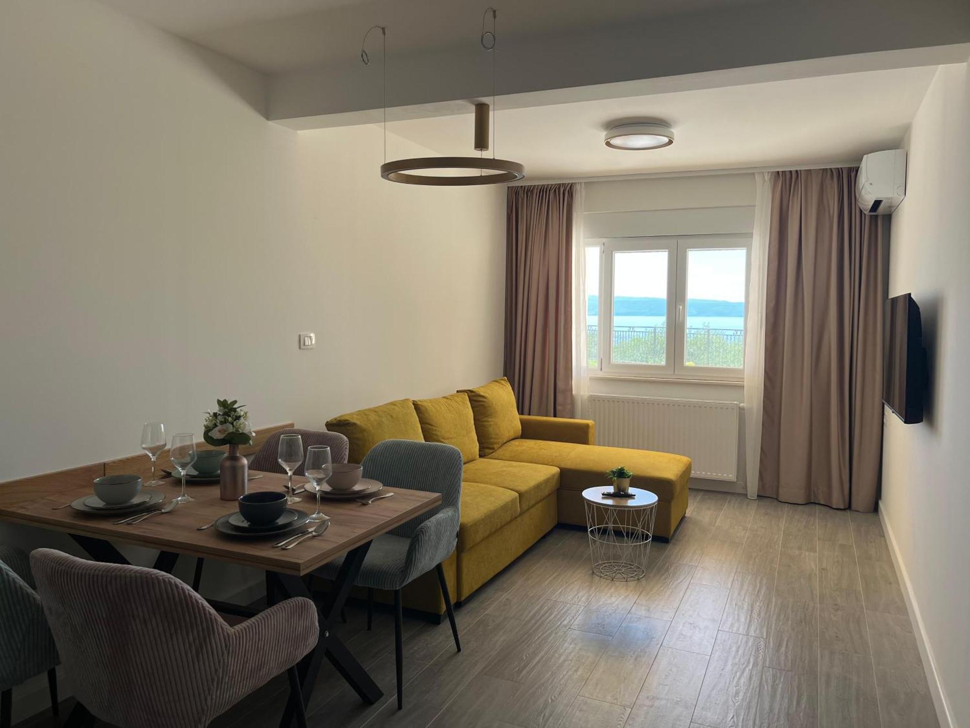 L&l With Swimming Pool And Seaview Apartment Split