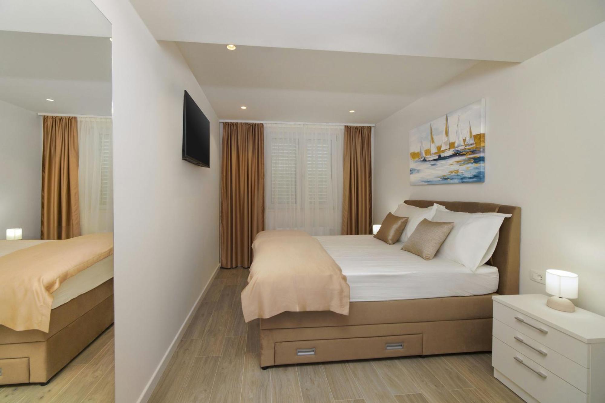 Apartmán L&l With Swimming Pool And Seaview Split
