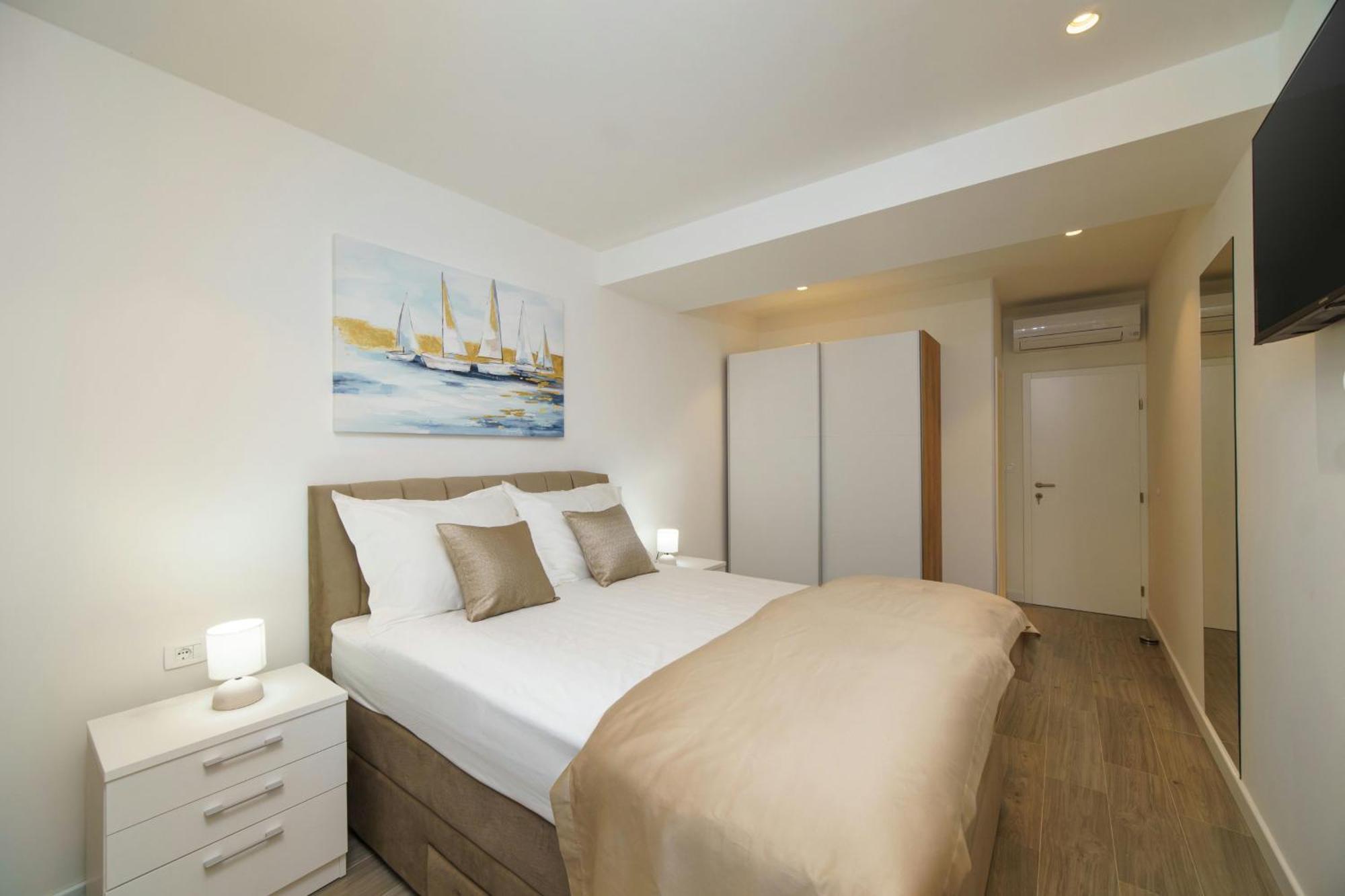 L&l With Swimming Pool And Seaview Apartmán *