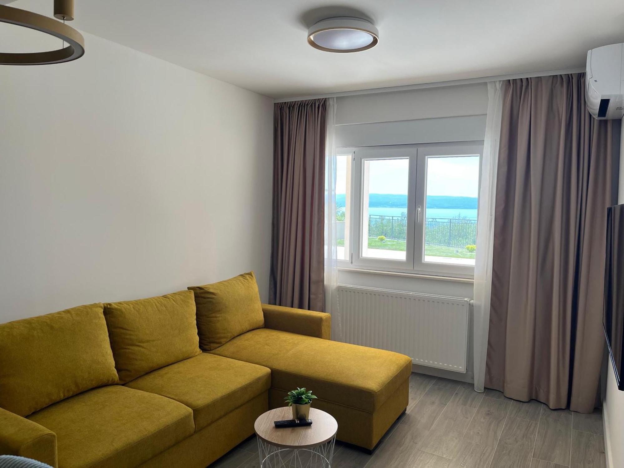 Apartmán L&l With Swimming Pool And Seaview