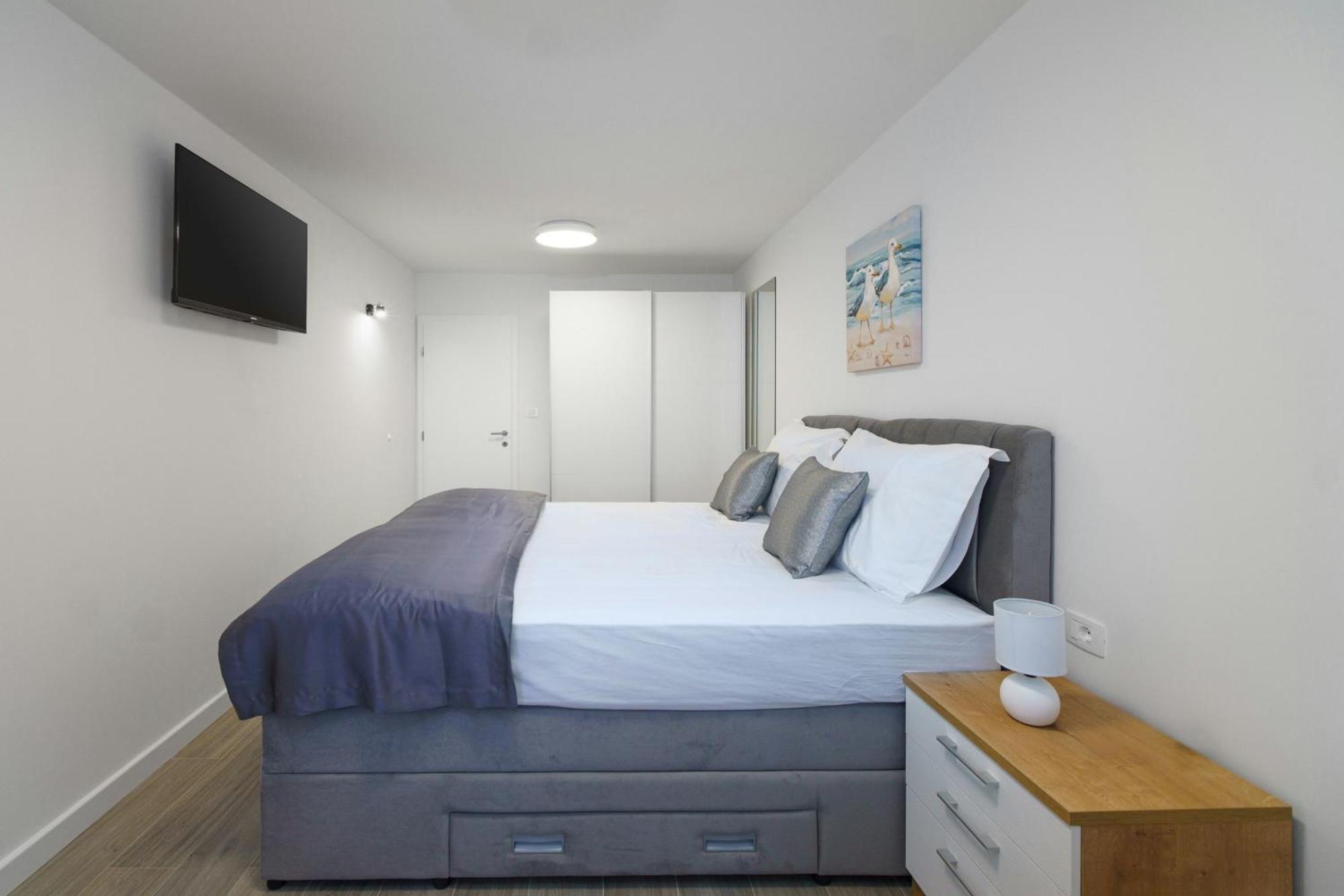 Apartmán L&l With Swimming Pool And Seaview *